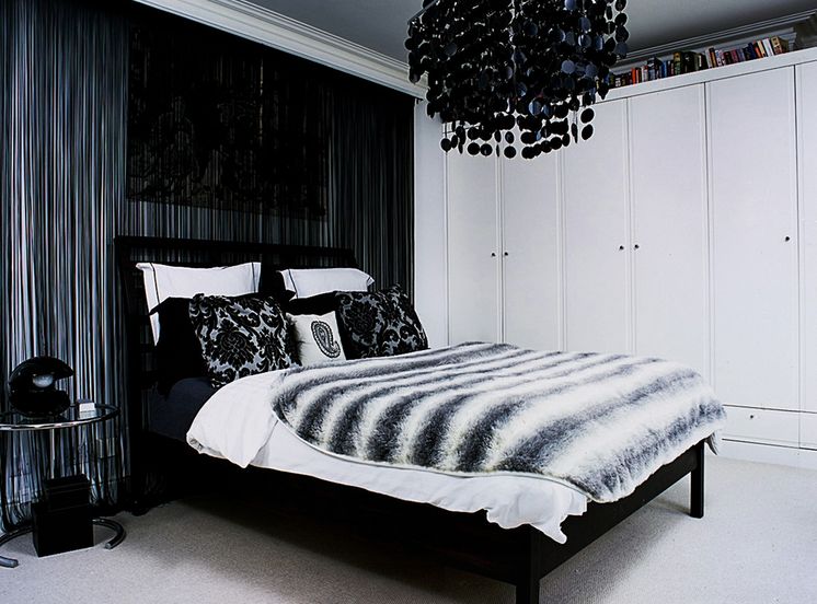 black and white bedroom home decorating trends - homedit VZMOCUN
