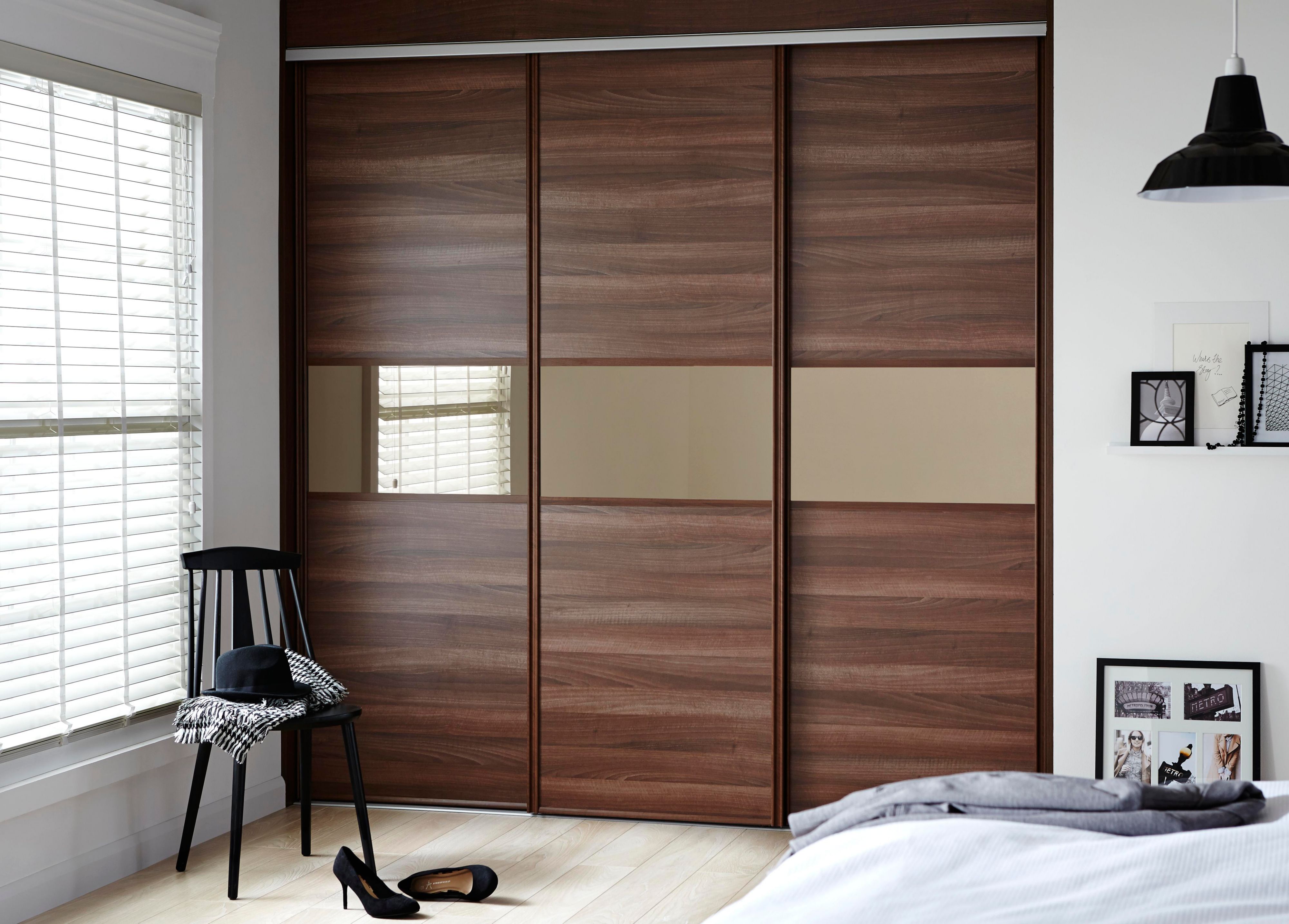 Sliding door wardrobe – an amazing place to keep things