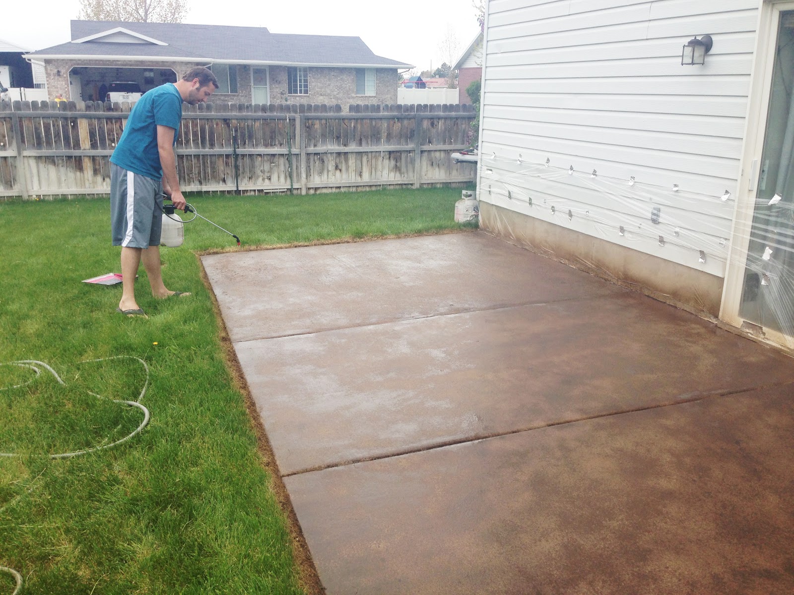 stained concrete patio how to stain a concrete patio - chris loves julia DVAKBXN