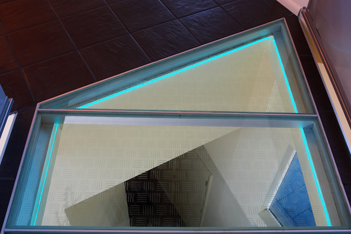 laminated glass floor system ... this custom glass sky-bridge is made of structural laminated glass  planks KHCUDLT