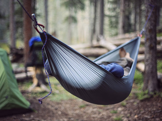 8 Expert Tips for Comfortable Hammock Camping – Boys' Life magazi